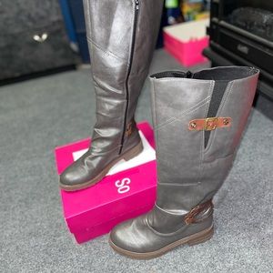 Womens So grey boots size 7.5